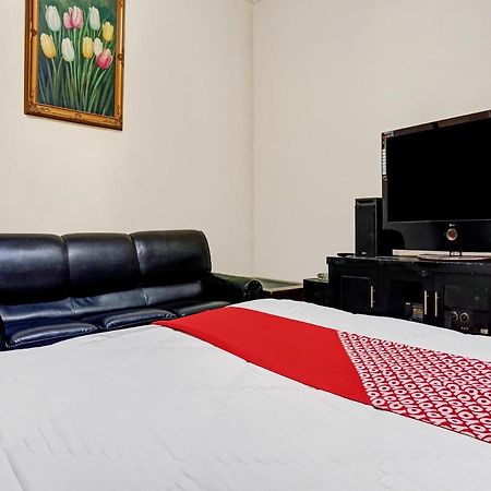 Oyo 90702 Wisma Tobana Kebayoran Mencil Eksteriør bilde