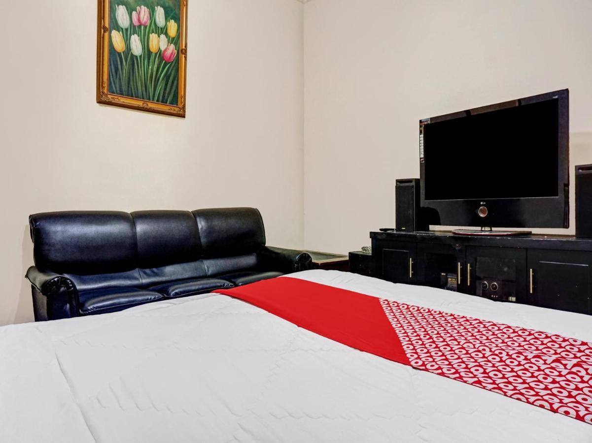 Oyo 90702 Wisma Tobana Kebayoran Mencil Eksteriør bilde