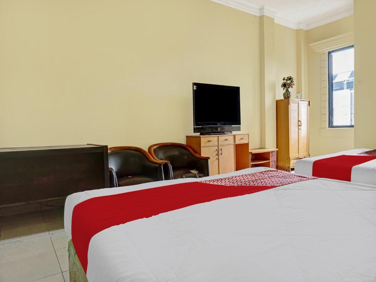 Oyo 90702 Wisma Tobana Kebayoran Mencil Eksteriør bilde