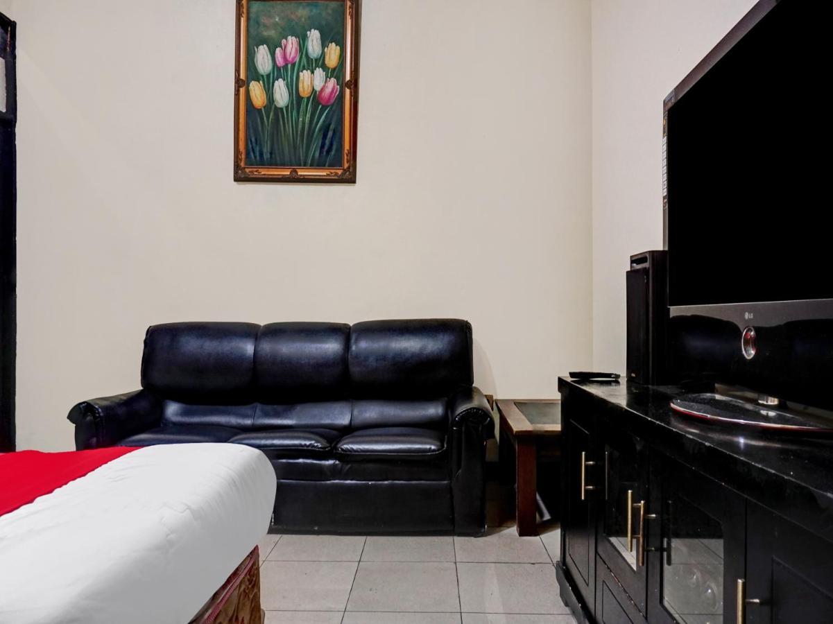 Oyo 90702 Wisma Tobana Kebayoran Mencil Eksteriør bilde