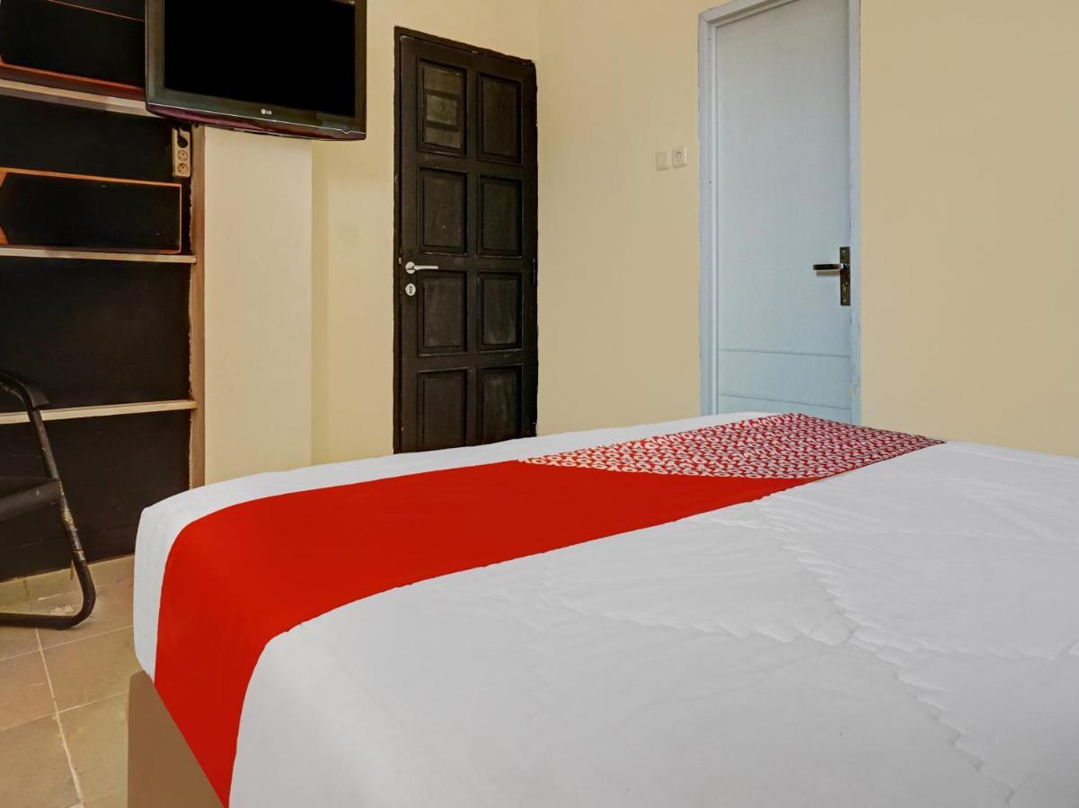 Oyo 90702 Wisma Tobana Kebayoran Mencil Eksteriør bilde